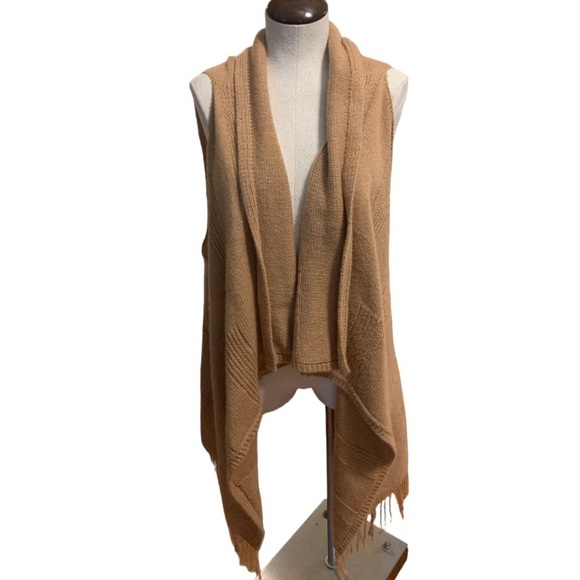 Lisa International, 1X, Beige Open Face Vest sweater. - Picture 1 of 8